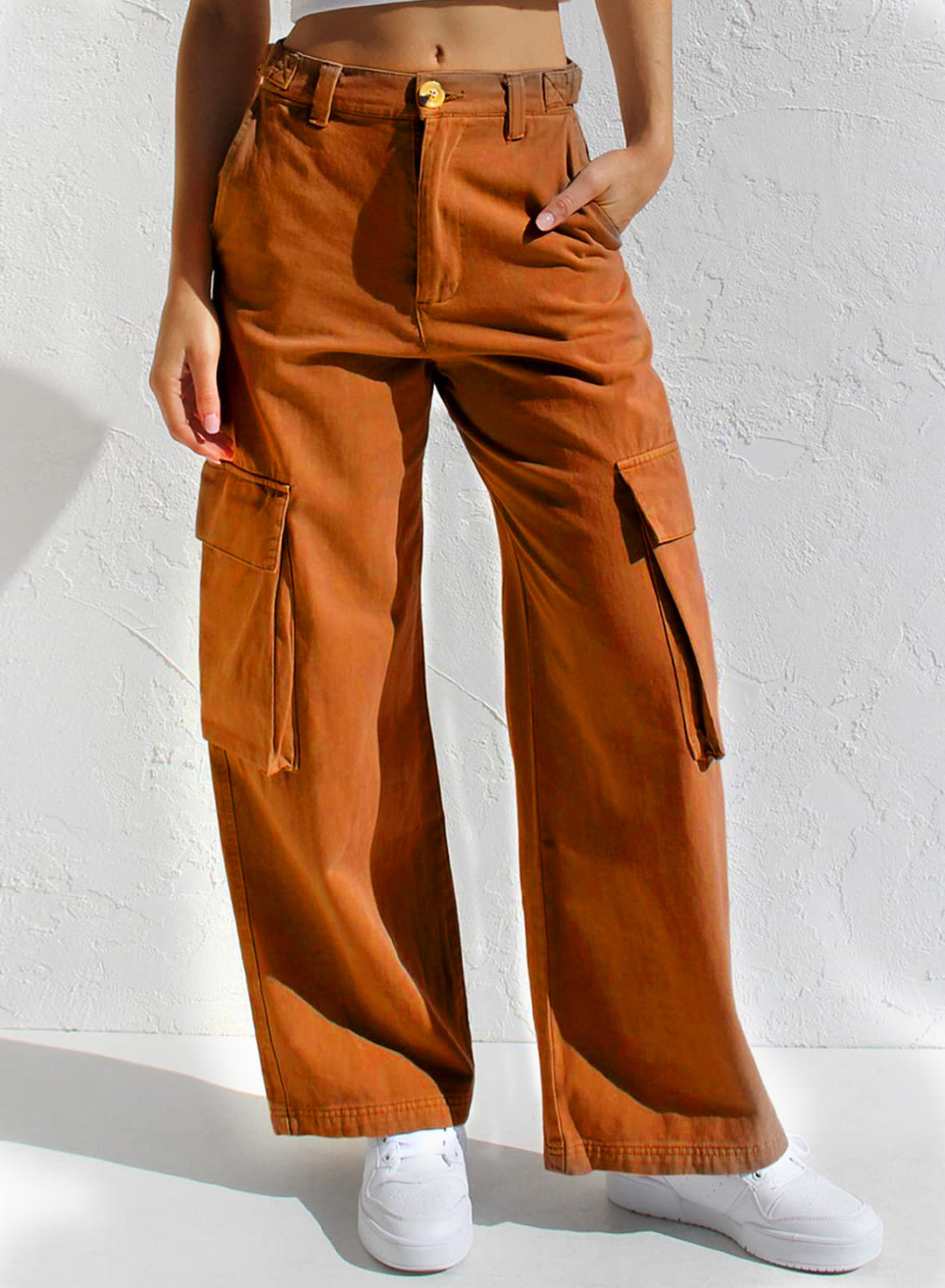 Women's cargo pants with practical side pockets and a casual cut Lune London