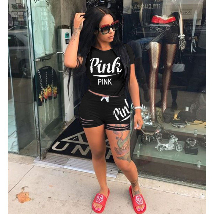 Ensemble t-shirt et short pour femmes sportif avec coupe décontractée et imprimés contrastés Chic & Stil