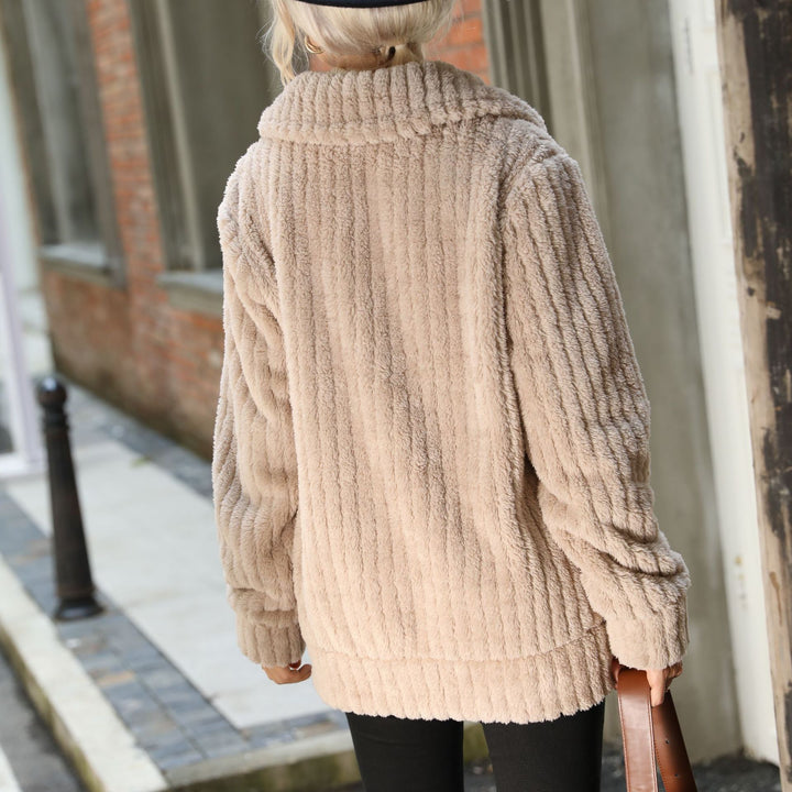 Soft fleece jacket for women with a soft collar and practical zippered pockets Lune London