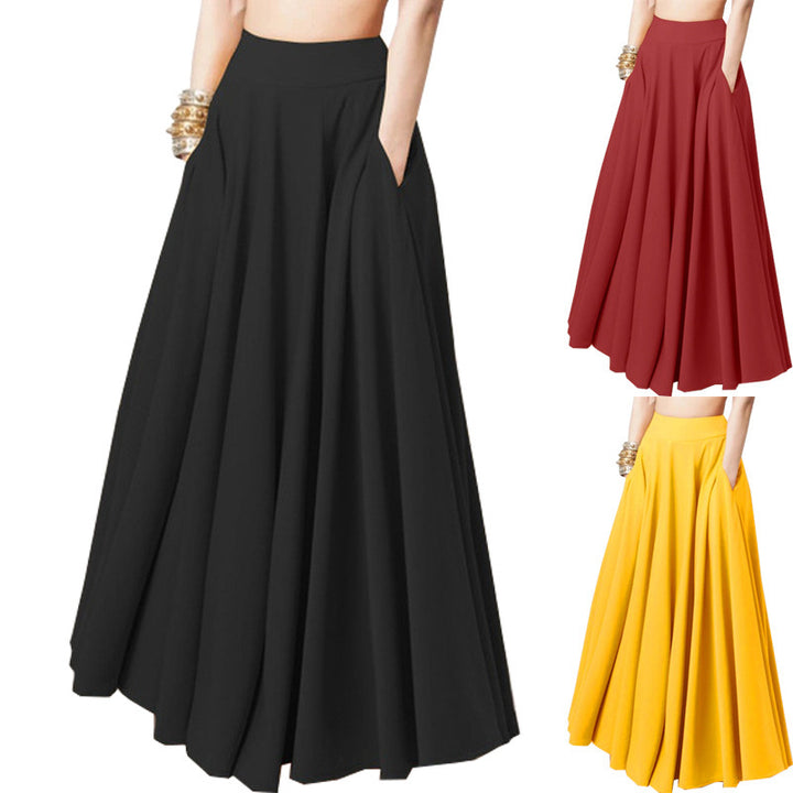 Ladies elegant maxi skirt with a loose fit and practical pockets Lune London