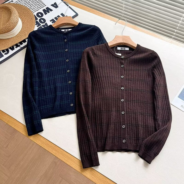 Cardigan en tricot côtelé stylé pour femmes avec fermeture à boutons Chic & Stil
