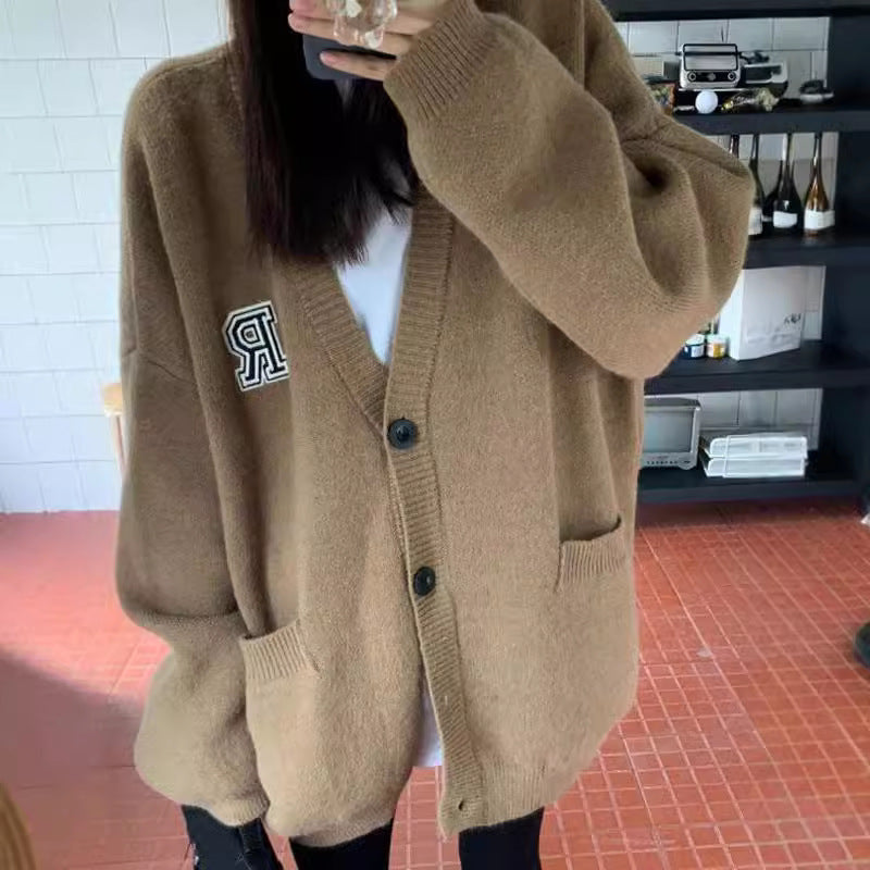 Casual knitted jacket for women with front pockets and button closure Lune London