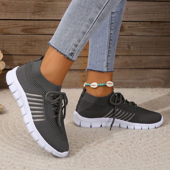 Women's sports shoes with breathable knit upper Lune London