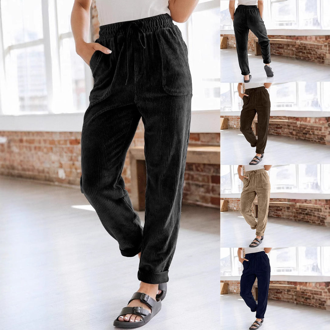 Casual cargo pants for women with elastic waistband and practical side pockets Lune London
