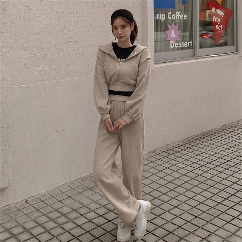 Ladies sporty lounge set with hoodie and wide-cut pants Chic & Stil