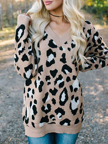 Knitted sweater for women with a modern leopard pattern Lune London