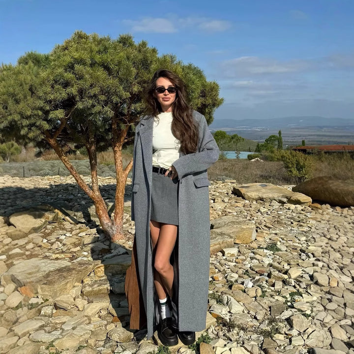 Elegant wool coat for women with double button and loose fit Lune London