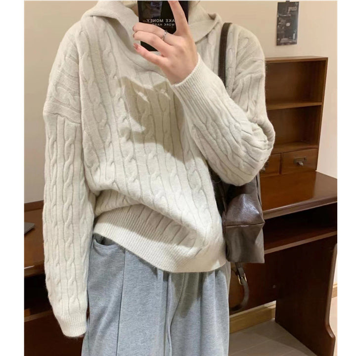 Pull tricoté confortable pour femmes avec capuche et motif en cable Chic & Stil