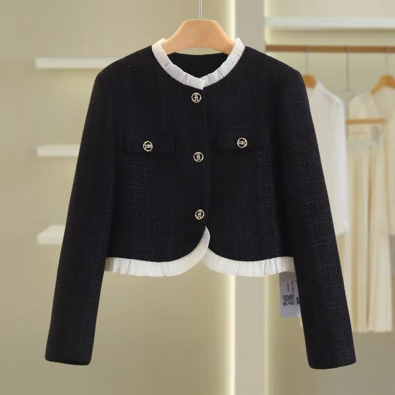 Veste courte élégante pour femmes avec détails de bouton texturé Chic & Stil