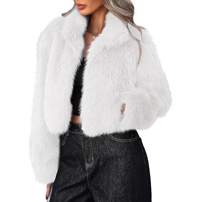 Short faux fur jacket for women with soft fur and an elegant silhouette Lune London