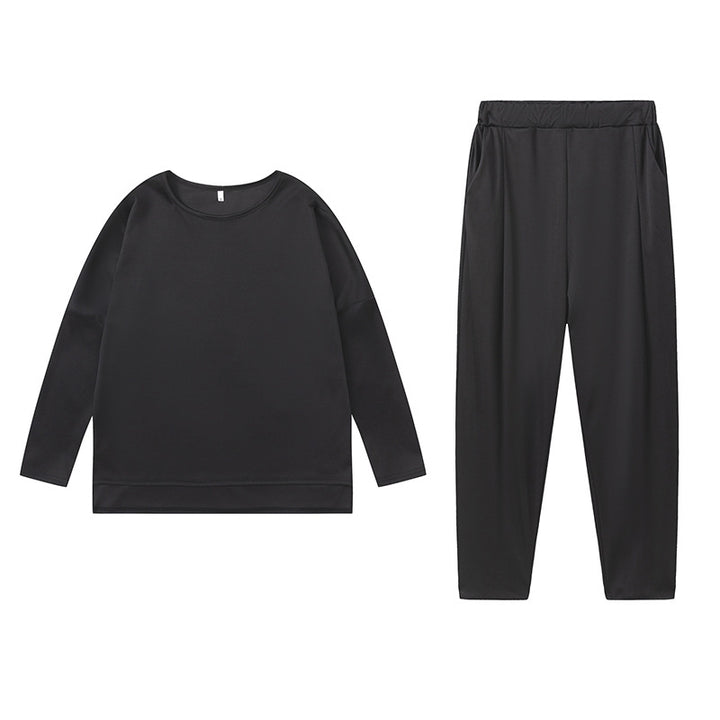 Sport leisure set for women with a soft material and a loose fit Lune London