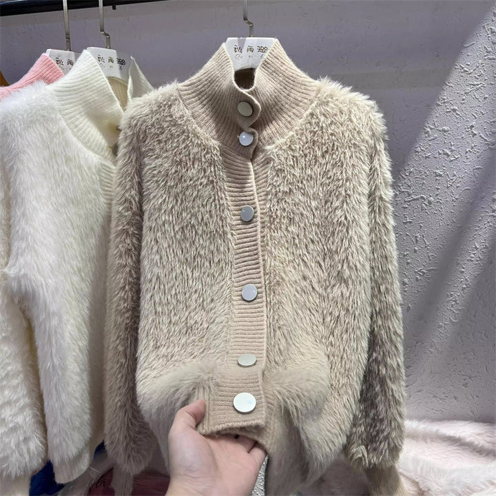 Cardigan confortable pour femmes avec fermeture bouton et col montant Chic & Stil