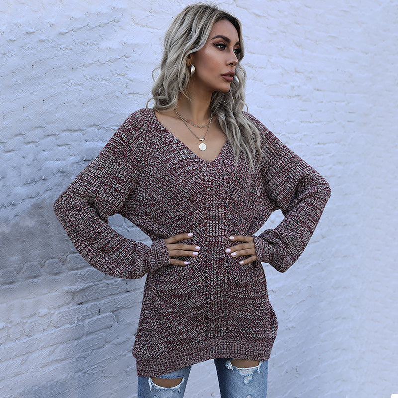 Casual knit sweater for women with a loose fit and V-neck Lune London