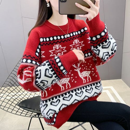 Chunky knit pullover for ladies with festive reindeer motif and modern design Lune London