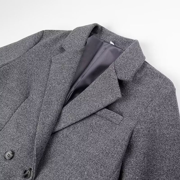 Elegant women's coat with classic design featuring double-breasted buttons Lune London