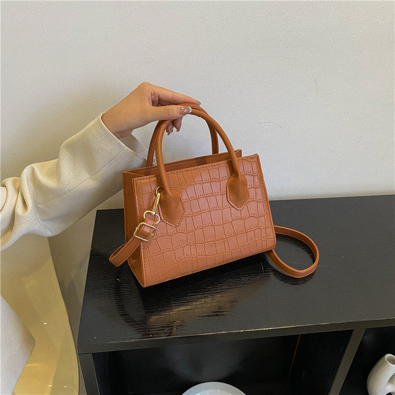 Chic Und Stil | Divina Small-Sized Clutches Handbag