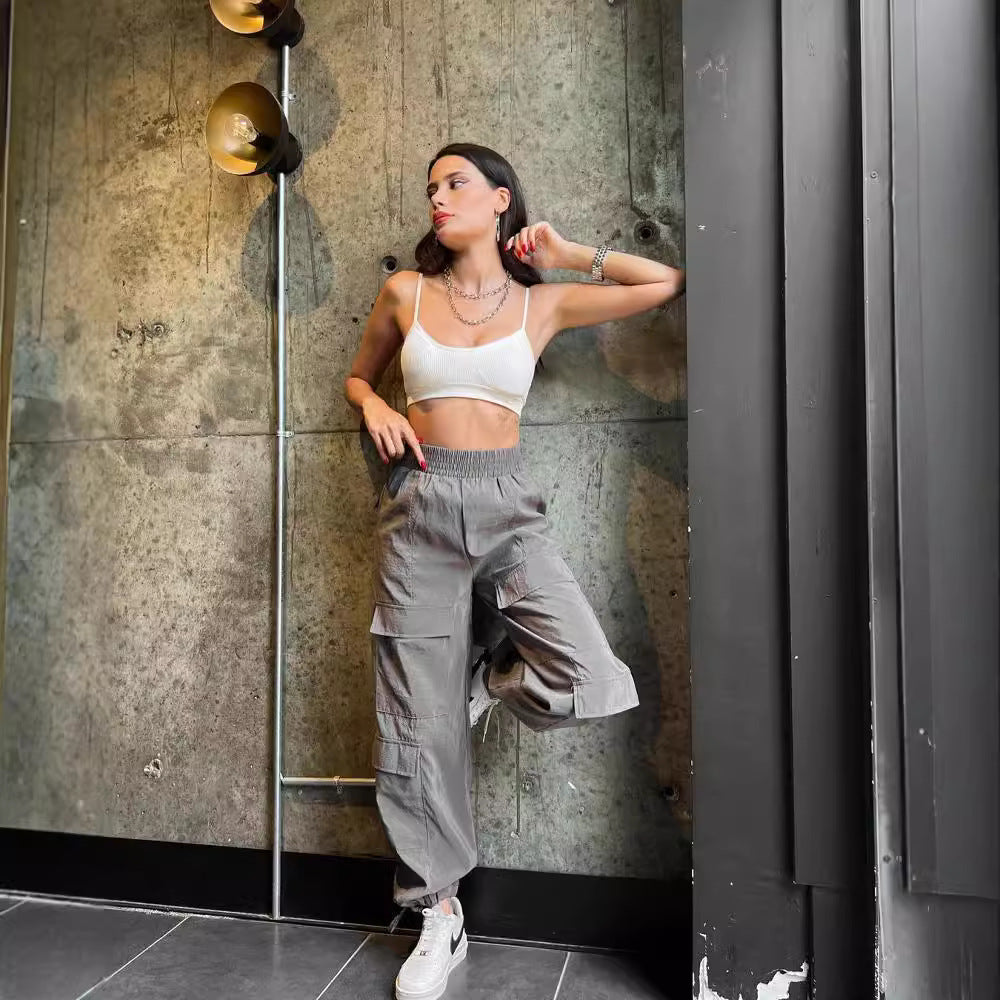 High-waisted elastic cargo pants for women with practical pockets Lune London