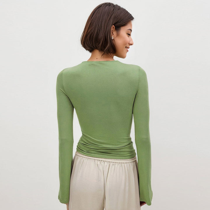 Haut à manches longues pour femmes avec un design innovant en torsion et une découpe sophistiquée Chic & Stil
