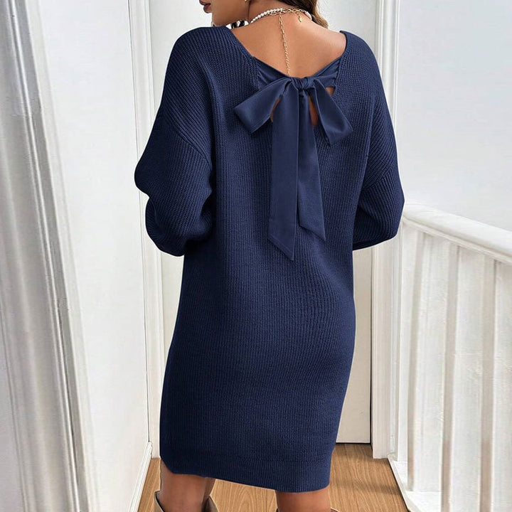 Robe tricotée pour femme avec une découpe sophistiquée au dos et un détail en nœud Chic & Stil