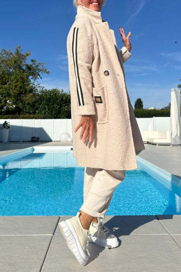 Women elegant teddy coat with two pockets and sporty stripes Lune London
