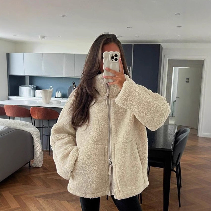 Comfortable fleece jacket for women with a high collar and practical pockets Lune London