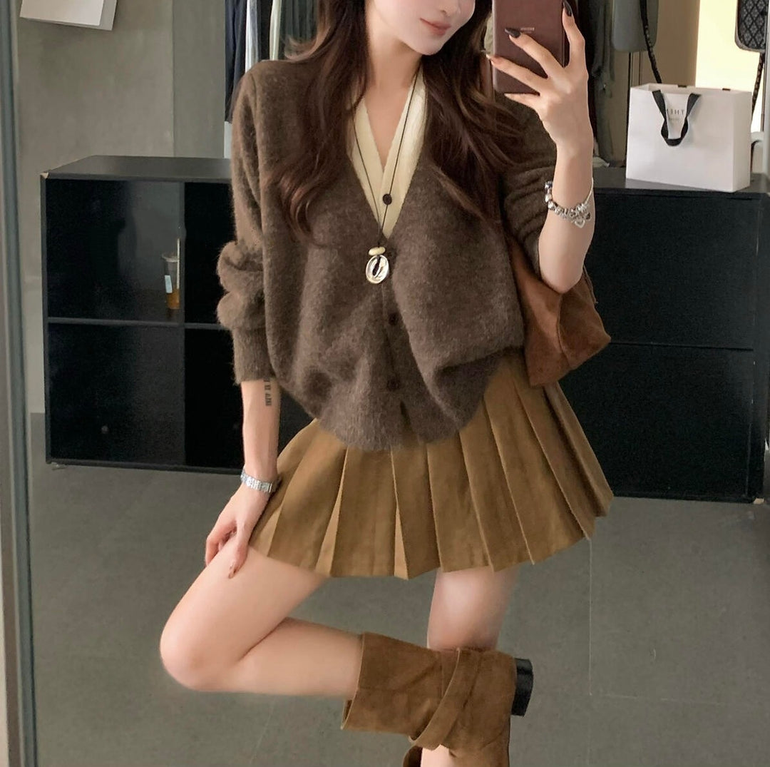 Cardigan cosy pour femmes avec un décolleté en V ludique et un matériau doux Chic & Stil