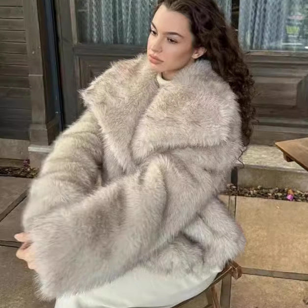 Luxurious faux fur coat for women Lune London
