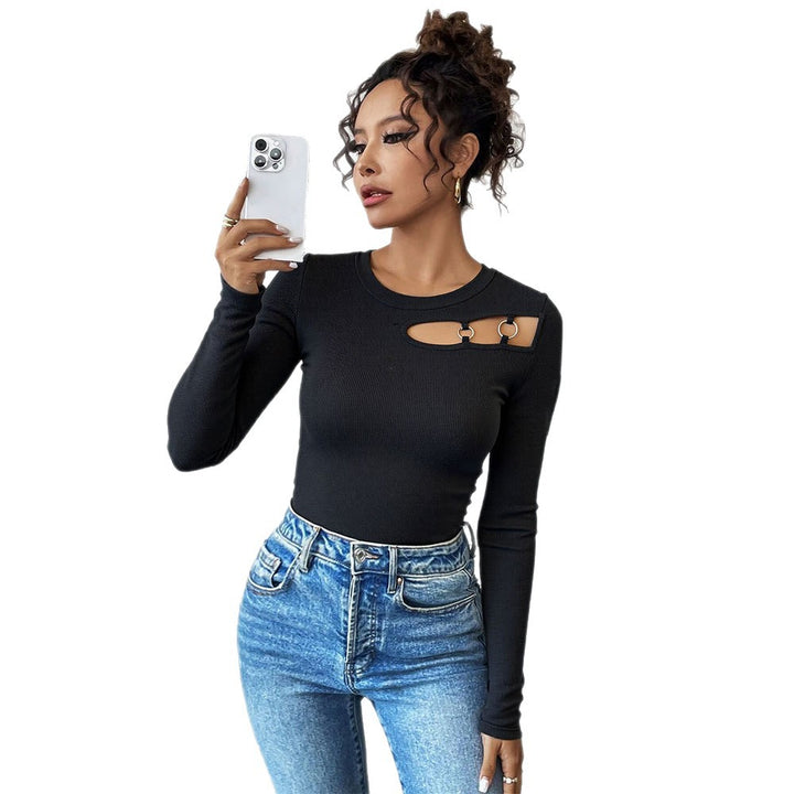 Chemise à manches longues pour femmes avec design asymétrique à découpes et détails de bague à la mode Chic & Stil