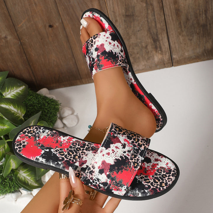 Trendy sandals for women with an exciting leopard print and a non-slip sole Lune London