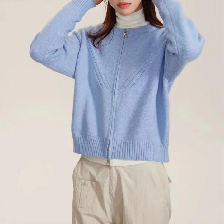 Cardigan pour femmes avec col montant et fermeture éclair moderne Chic & Stil