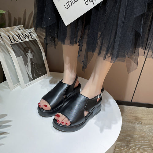 Elegant and airy women's strap sandals with adjustable straps and anatomical sole Lune London