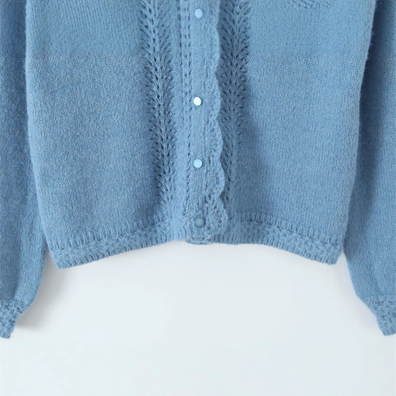 Veste en tricot pour femmes avec des motifs ajourés romantiques et des détails de boutons Lune London