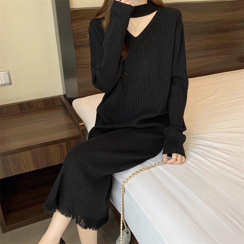 Robe en tricot pour femmes avec décolleté en V et franges Chic & Stil