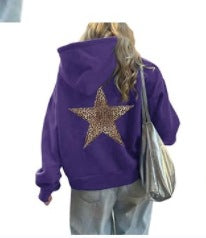 Women's hoodie with striking leopard star design Chic & Stil