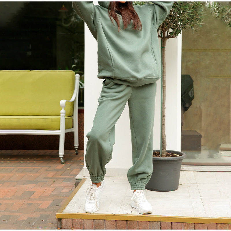 Casual women's jogging set in soft material with elastic waistband Lune London