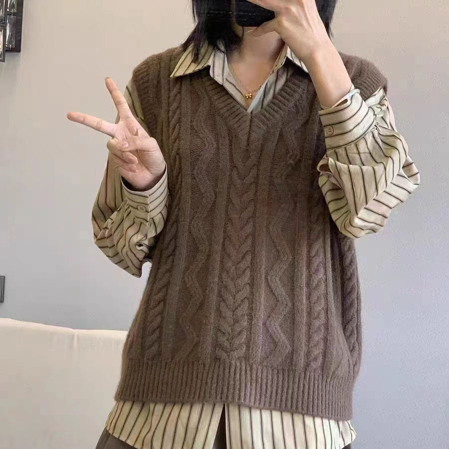 Ladies chunky knit cardigan with V-neck and twisted pattern Lune London