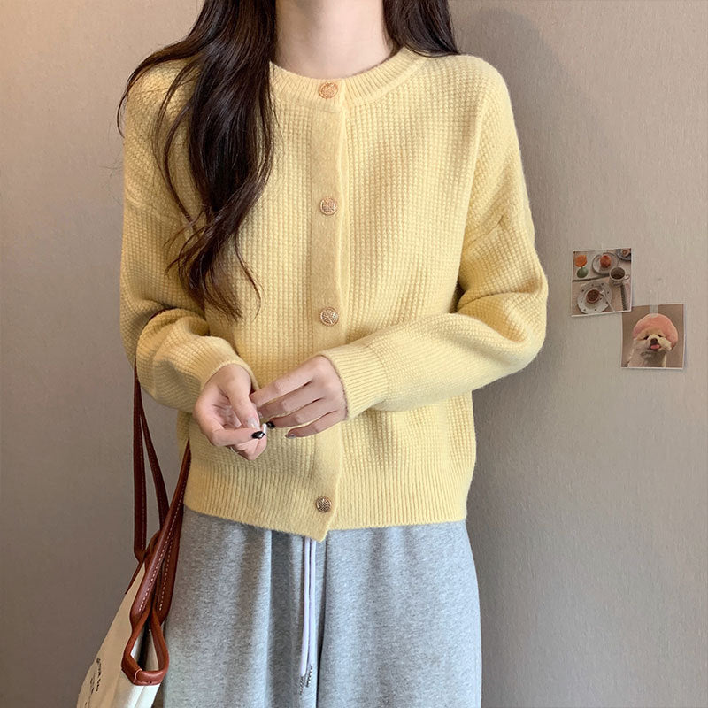Cardigan Cozy pour femmes avec motif structuré fin et détails de boutons Chic & Stil