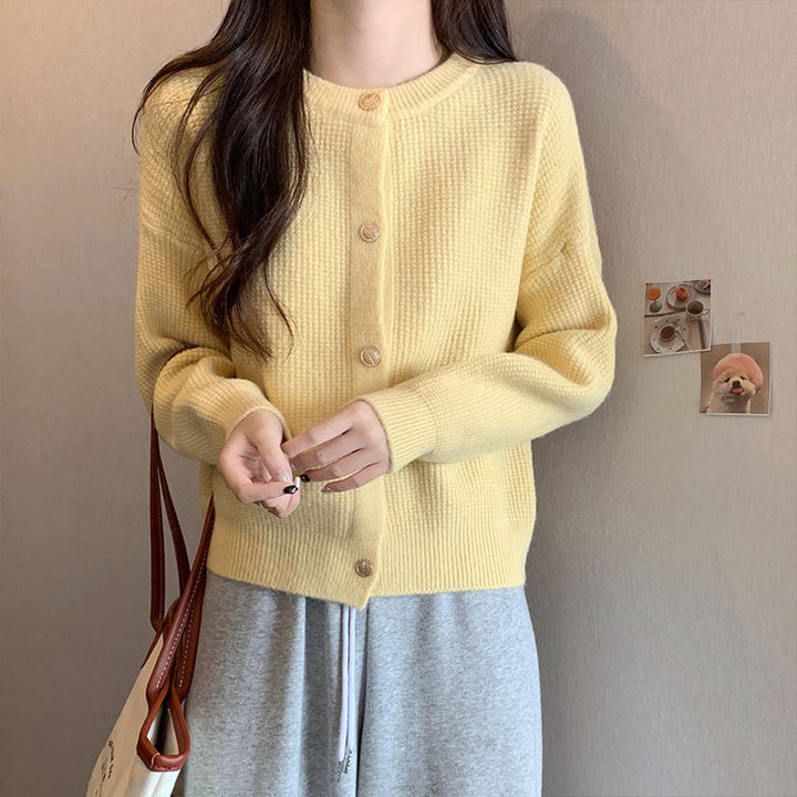 Cardigan Cozy pour femmes avec motif structuré fin et détails de boutons Chic & Stil
