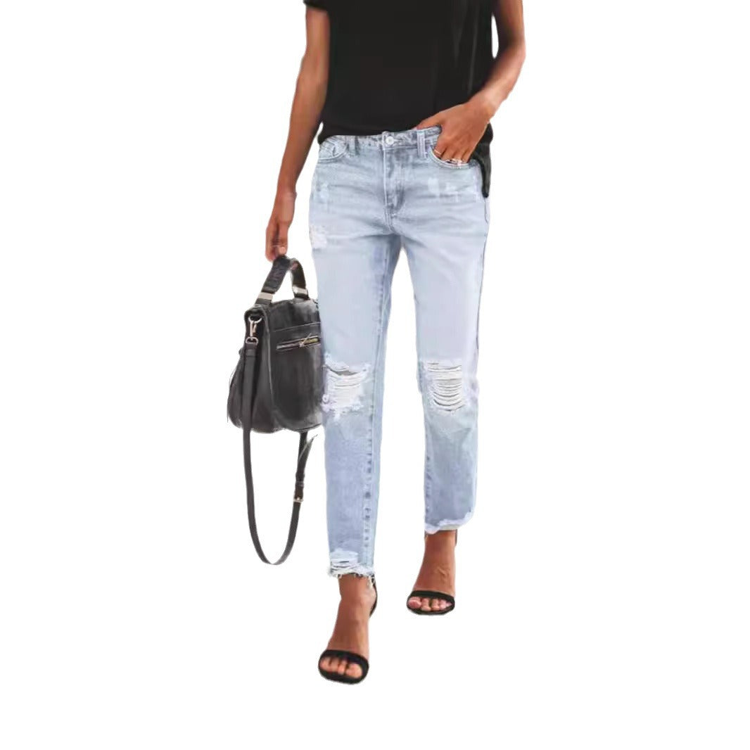 Women's jeans with fashionable destroyed details and comfortable fit Lune London