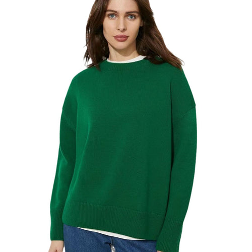 Cozy fine-knit sweater for women with a loose fit and a round neckline Lune London