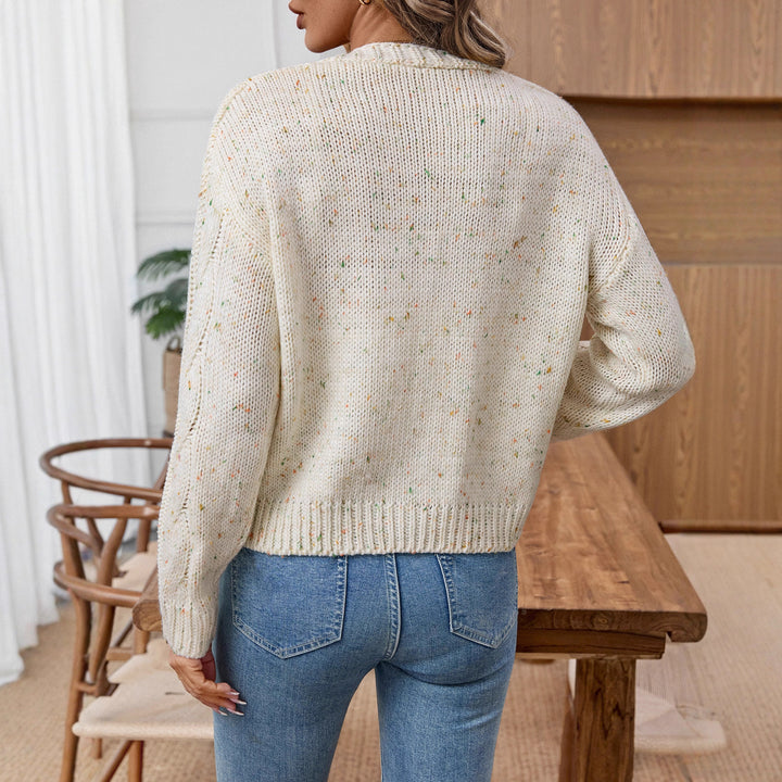 Lady cardigan with cable pattern and neckline decorated with buttons Lune London