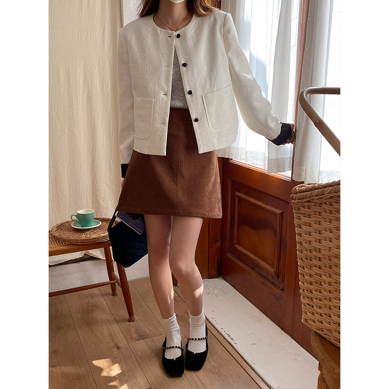 Ladies elegant shorter blazer with decorative button details Chic & Stil