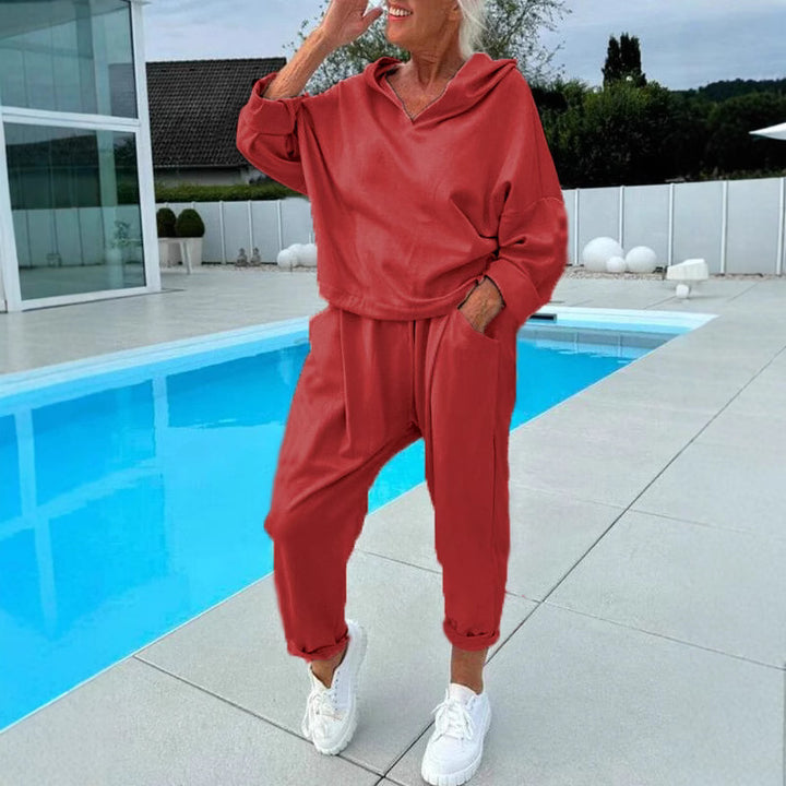 Women's Comfortable Relaxation Set with Oversized Sweater and Jogging Pants Lune London