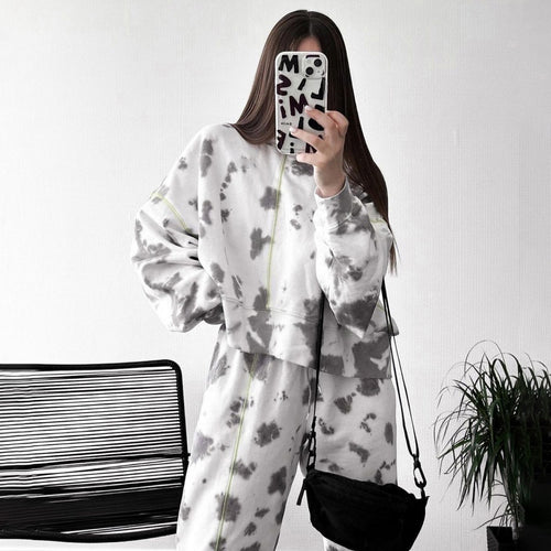 Casual women's set with cozy sweat pants and hoodie Lune London