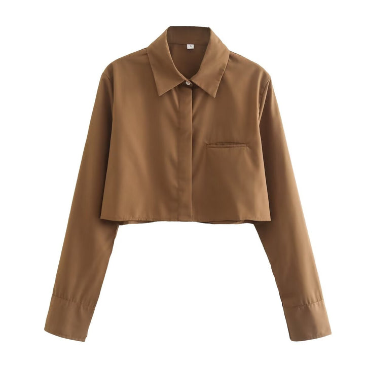Cropped blouse for women with classic collar and practical chest pockets Lune London