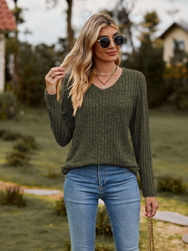Comfortable women's sweater with ribbed design and V-neck Lune London