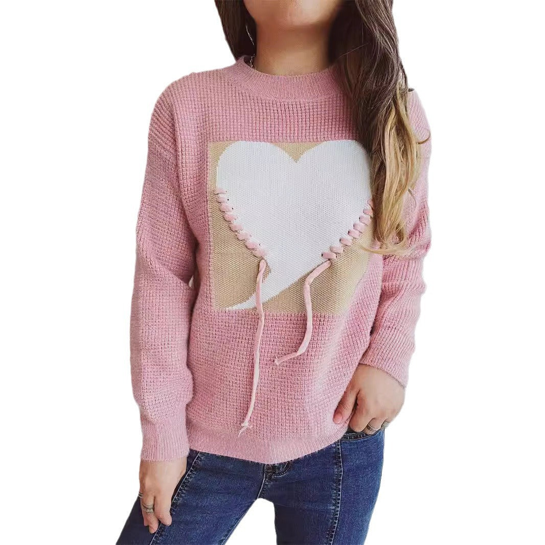 Pull féminin à la mode avec appliqué en forme de cœur et cordon de serrage à l'arrière Chic & Stil