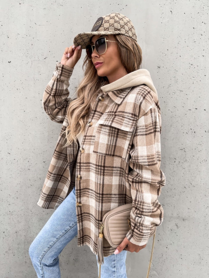 Plaid flannel jacket for women with practical pockets and soft inner lining Lune London