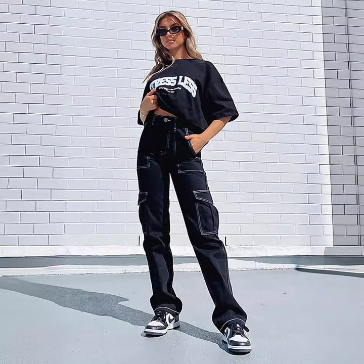 Women's cargo jeans in a modern cut with practical pockets and stylish contrast stitching