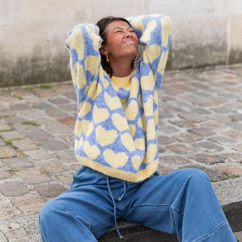 Oversized sweater for women with heart-shaped pattern and loose fit Lune London
